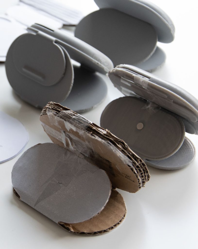 Move portable vertical mouse 3D printed and cardboard design models.